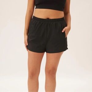 Girlfriend collective gazelle shorts in black